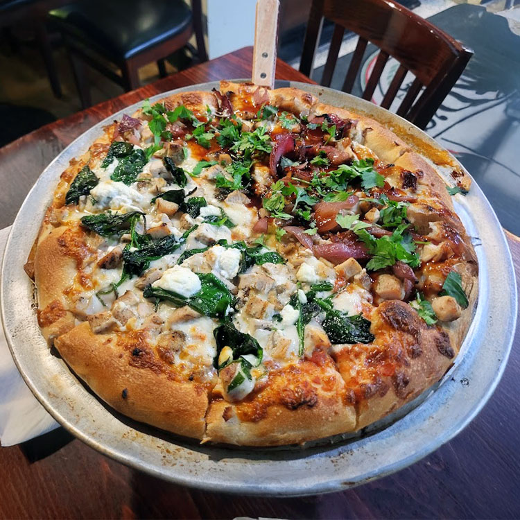 Niko's Pizzeria in San Pedro: A Slice of Perfection