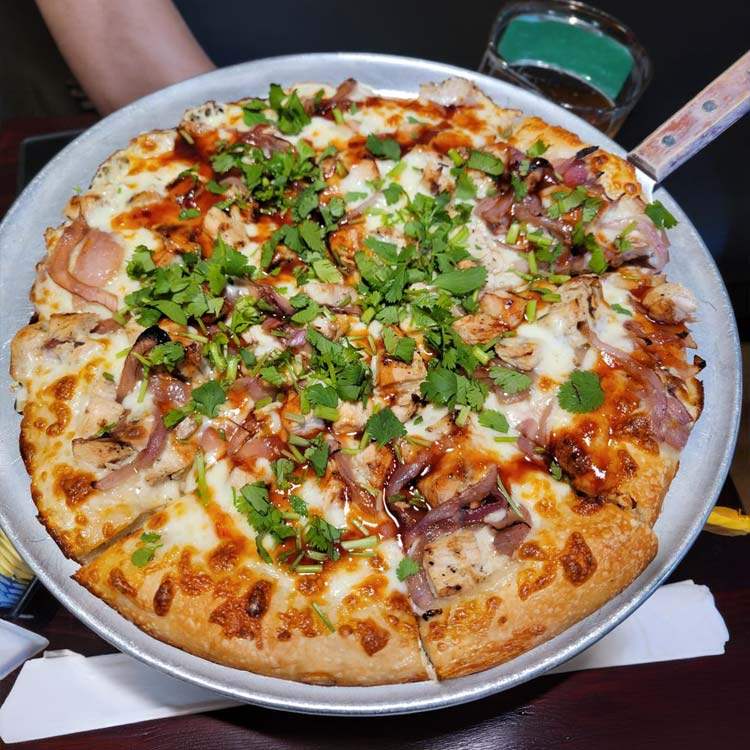Niko’s Pizzeria San Pedro: Where Dine-In Pizza Hits Different