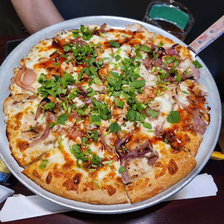 Niko’s Pizzeria San Pedro: Where Dine-In Pizza Hits Different