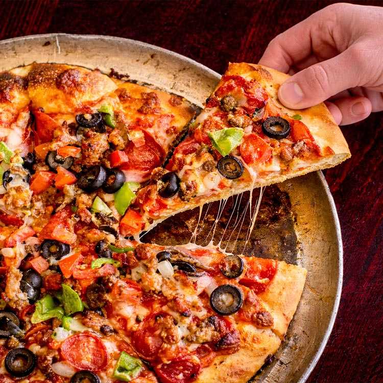 Your Neighborhood Pizzeria in San Pedro: Bringing People Together with Food