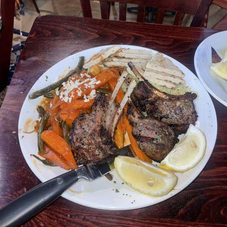 Niko’s Pizzeria Brings Traditional Mediterranean Recipes to San Pedro